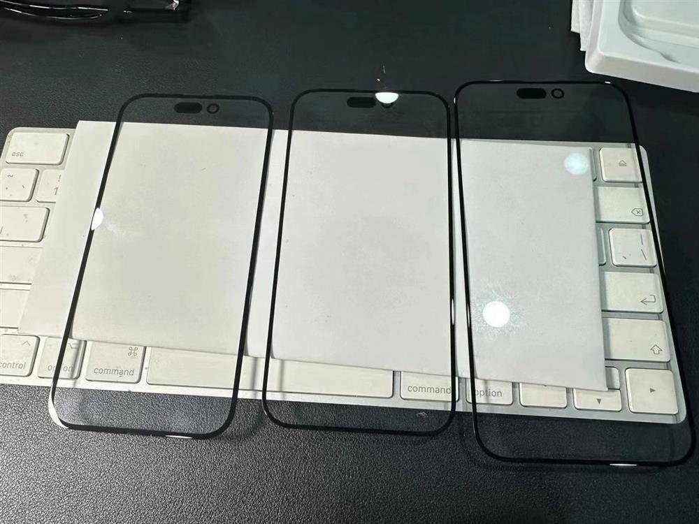 iPhone 15系列前玻璃面板曝光1.jpg