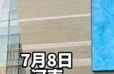 在开空调和开风扇中选择了开玩笑 商场上演"赛博降温"