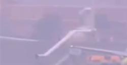 差点再酿惨剧！机长疑把R听成L：韩客机降错跑道险撞机