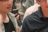 库克现身北京Apple三里屯店，为逆水寒手游惊艳画质频频点赞