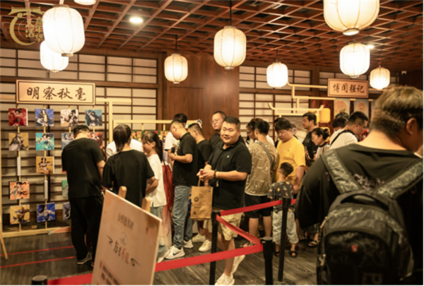 【FINAL-8月10日速递】大话嘉年华首日霸榜长安热搜！何大雷带大家一探究竟！839.jpg