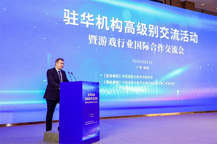 英国国际贸易部公使衔参赞施睿耀.jpg