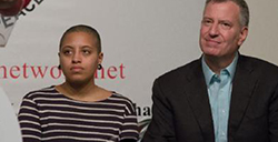 纽约市长回应女儿参加抗议被捕