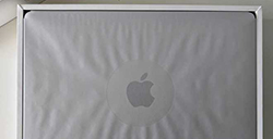 M2 MacBook Air开箱图赏 刘海看起来也没有那么丑