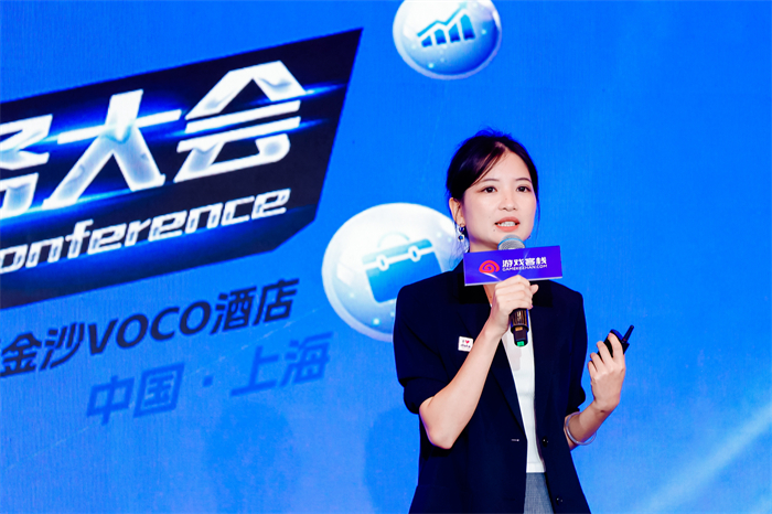 Lizzy Li.jpg