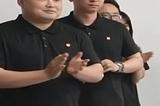 雷军在杭州亲自交付小米SU7：握手鞠躬感谢车主