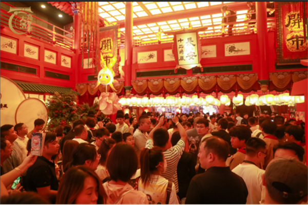 【FINAL-8月10日速递】大话嘉年华首日霸榜长安热搜！何大雷带大家一探究竟！621.jpg