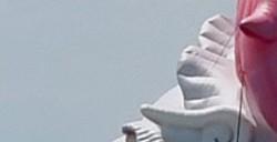 巨大Doro现身纽约《胜利女神》夏日联动营销再整活