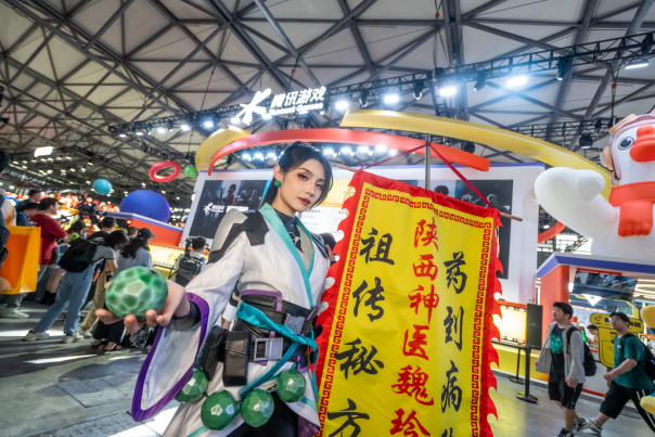 《拳头Chinajoy全是腿！无畏契约Coser的大长腿谁不想摸一摸？》645.png