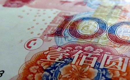 23岁女学生打赏主播200万后想退费 平台客服：成年不退