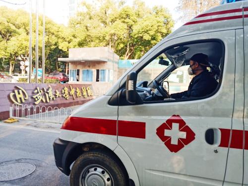 抗击疫情益玩游戏捐赠武汉大学中南医院负压救护车