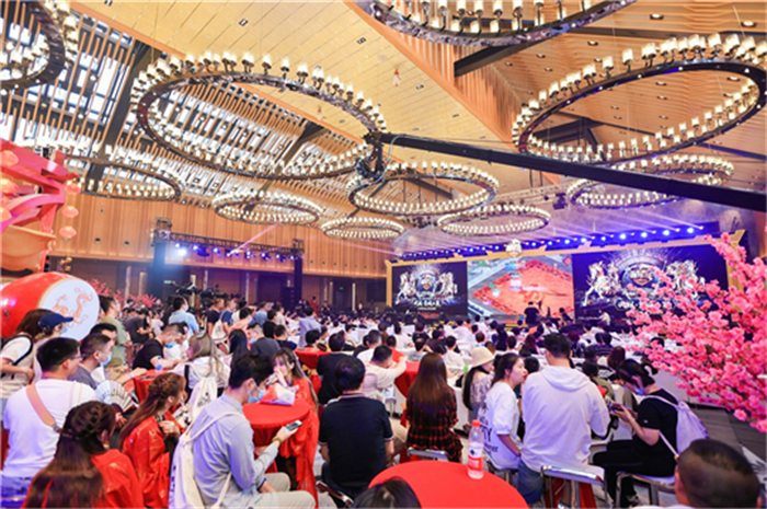 图2：历届征途嘉年华现场.jpg