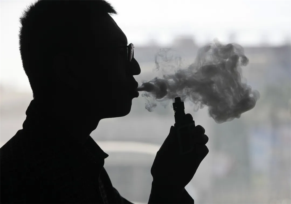 这次，国家对电子烟动手了，悦刻市值一夜蒸发940亿