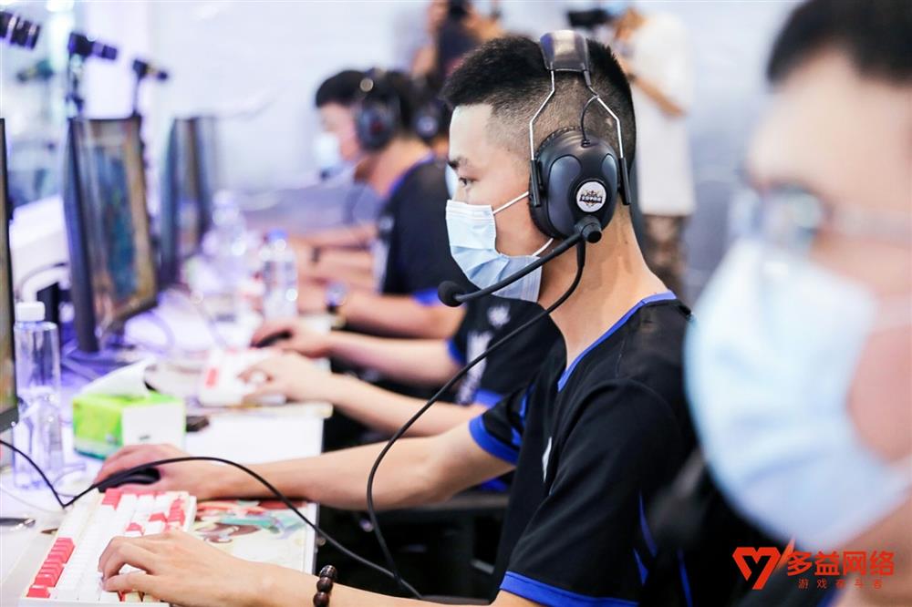 【图2 《神武4》手游全国争霸赛飞升135级组别总决赛现场】.jpg