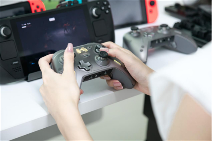 北通与广州美术学院达成深度校企合作 共创北通游戏手柄新未来793.jpg