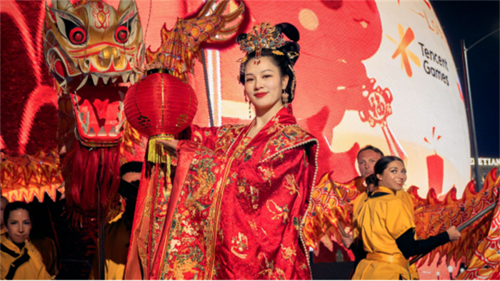 春节档顶流，命运方舟点亮全球最大红灯笼907.jpg
