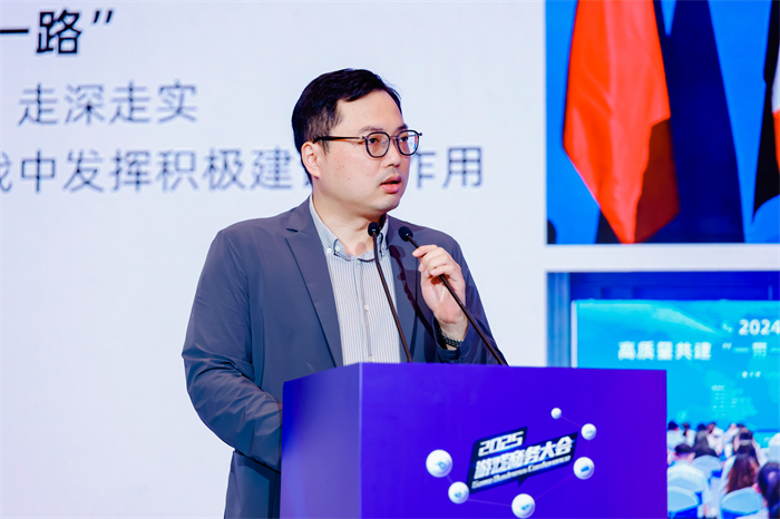 朱莹华.jpg