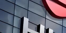 黄仁勋坦言对华为又敬又怕 认为是最强大科技公司之一