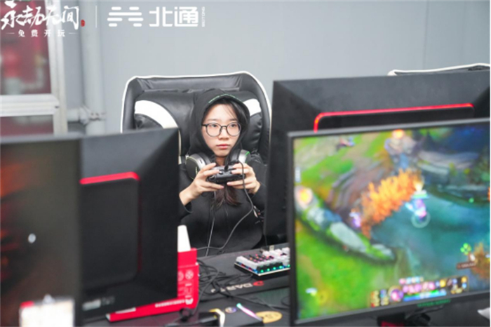 北通杯中的女战神 用北通游戏手柄发挥永劫无间巅峰实力650.jpg