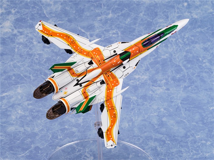 潮趣：《超时空要塞F》VF-25F 弥赛亚 兰花·李 40周年纪念配色Ver.拼装模型  青岛社