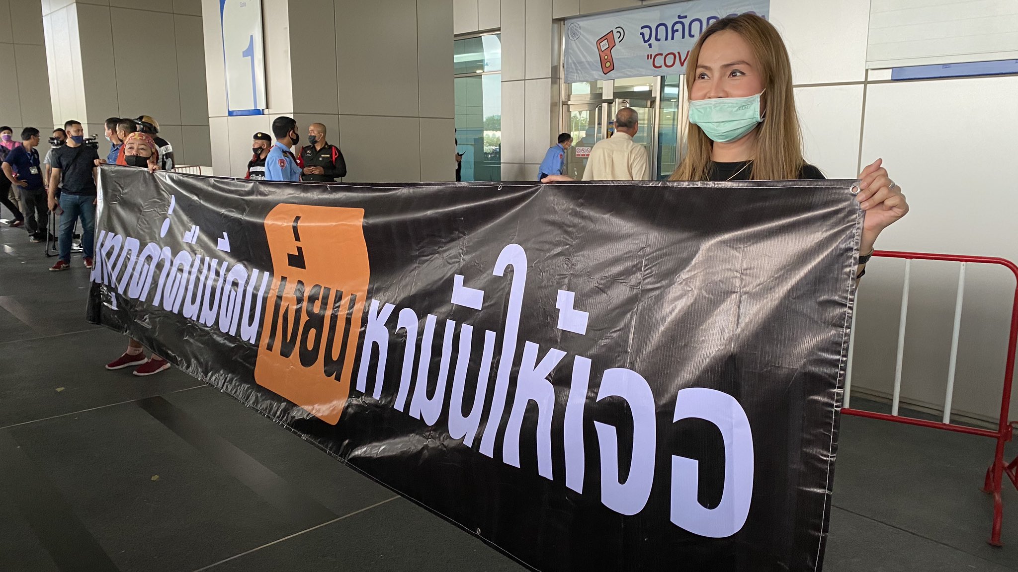 泰国封禁开车网站P站 泰国民众上街抗议