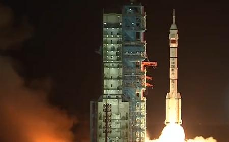 神舟十九号载人飞船发射成功 空间站组合体进入对接轨道