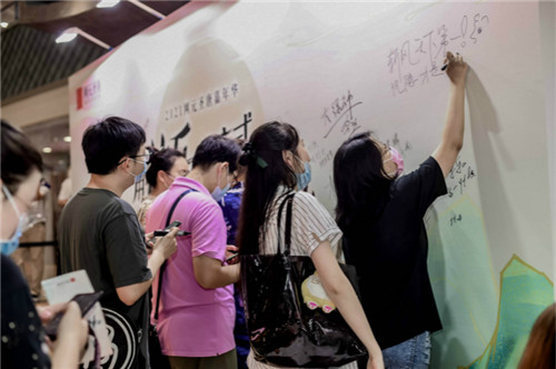 【图03】 斩风与咒隐玩家为门派打call.jpg