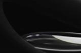 Apple Vision Pro 显示模块系统新专利：支持导轨以适应不同用户瞳距