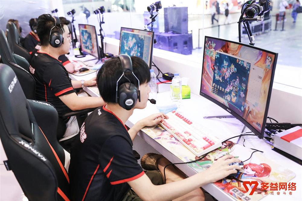 【图3 《神武4》手游全国争霸赛飞升135级组别总决赛现场】.jpg