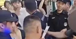 顾客刮中百万大奖摊主拒兑：先刮后付到底谁有理？