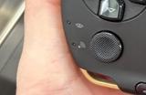日本玩家地铁站掏出PSP玩怪猎 旁边小学生议论假货Switch
